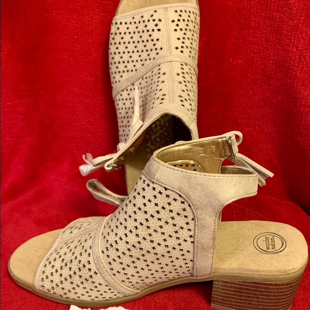 Wonder Nation womens sandals sz 6 used